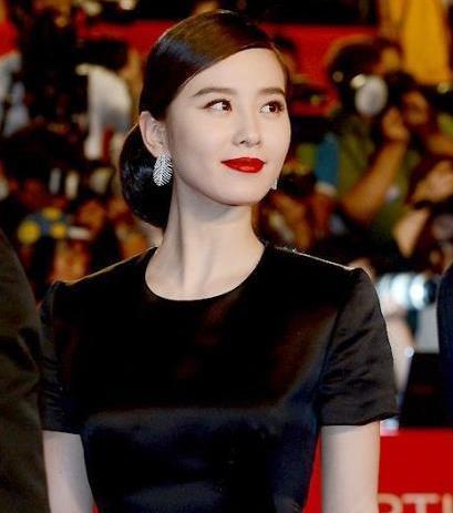 不露脸娱乐圈爆料女星,揭秘不露脸娱乐圈神秘女星的真实身份 第3张 不露脸娱乐圈爆料女星,揭秘不露脸娱乐圈神秘女星的真实身份 第3张