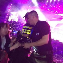 演出现场视频爆料,精彩演出瞬间，带你领略舞台魅力