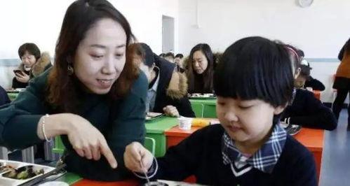 天津配餐爆料小哥视频,幕后配餐真相大曝光  第3张