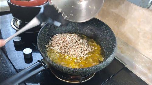 辣酱制作过程爆料视频,一罐好辣酱的诞生记 第3张 辣酱制作过程爆料视频,一罐好辣酱的诞生记 第3张